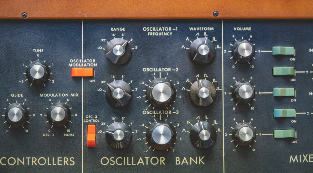 Voltage controlled oscillators