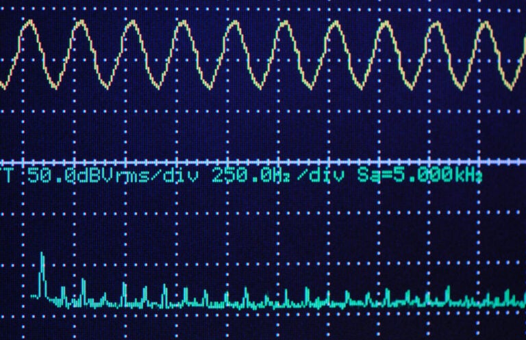Evaluating signal integrity is an essential PCB design analysis)