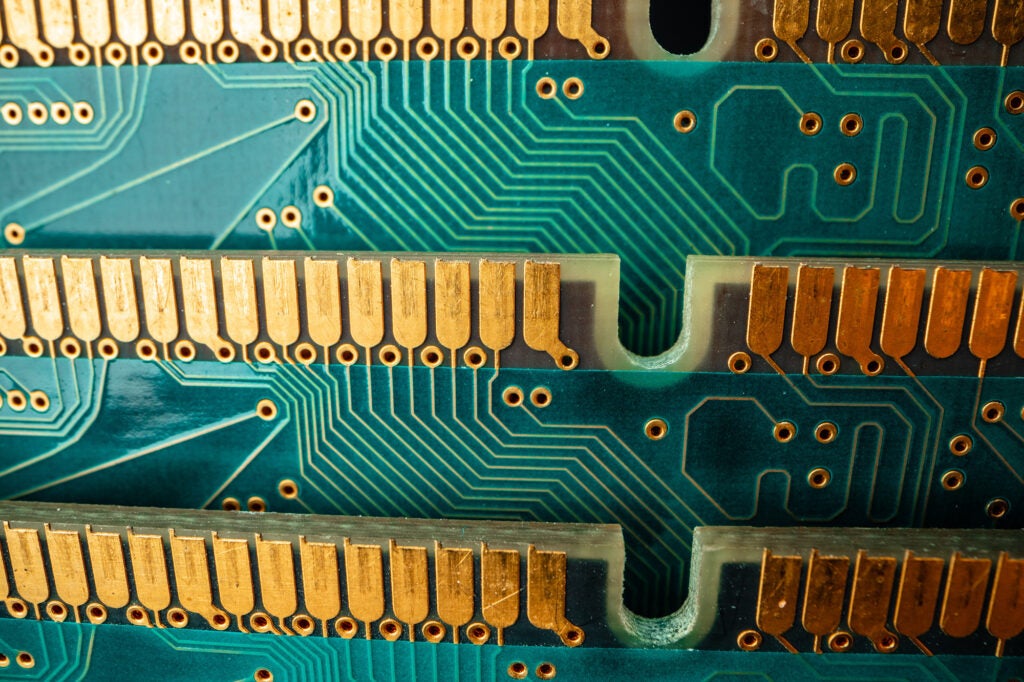 Following differential pair routing guidelines is essential for good signal quality for intraboard communications like PCIe slots