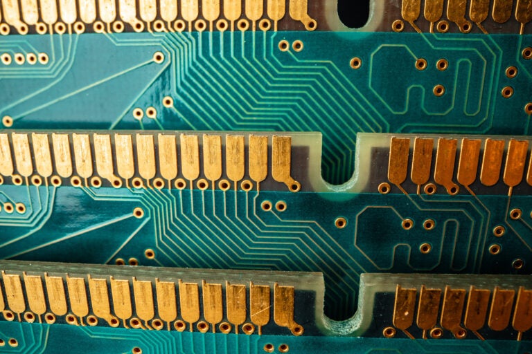 Following differential pair routing guidelines is essential for good signal quality for intraboard communications like PCIe slots